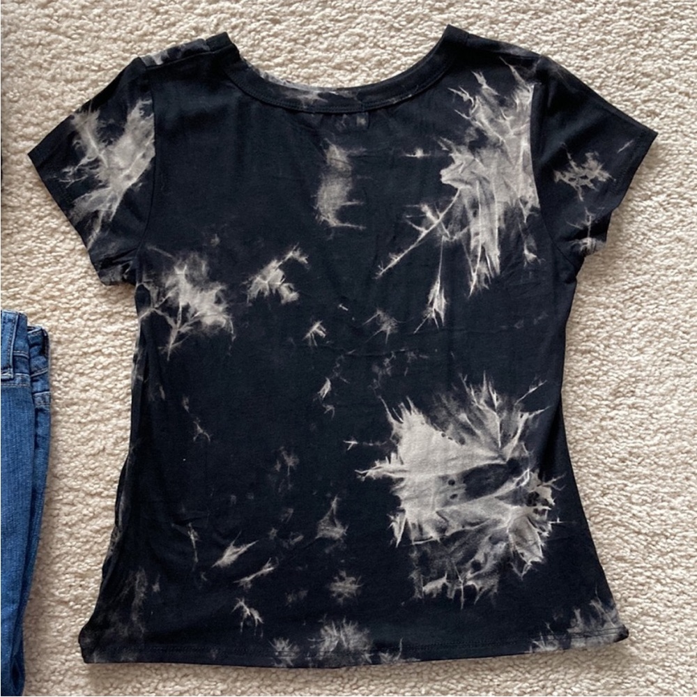 Black & Greyish Color Tie Die Tee - Picture 5 of 8